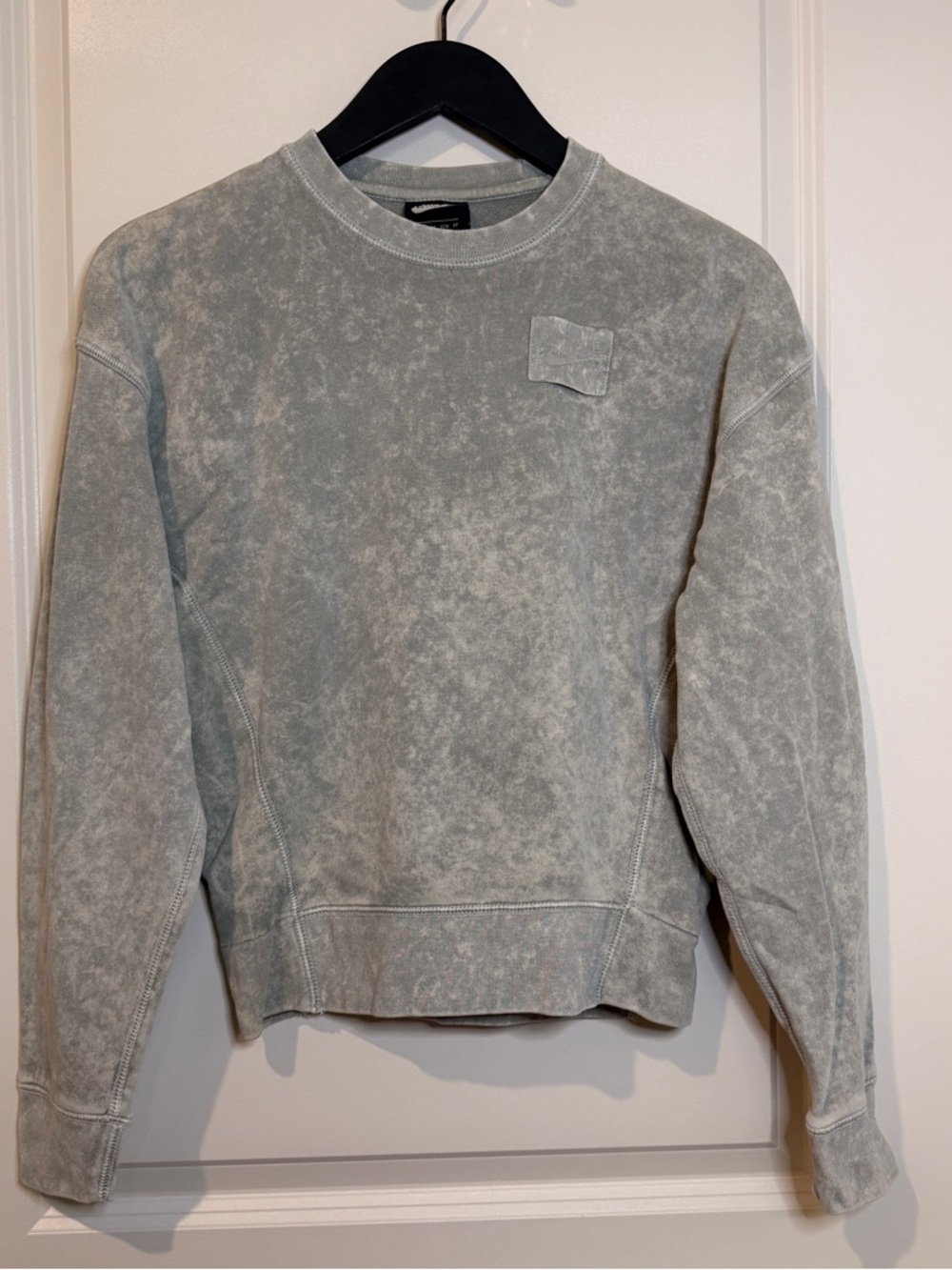 Nike Women's Crewneck Sweatshirt in Faded Light Green